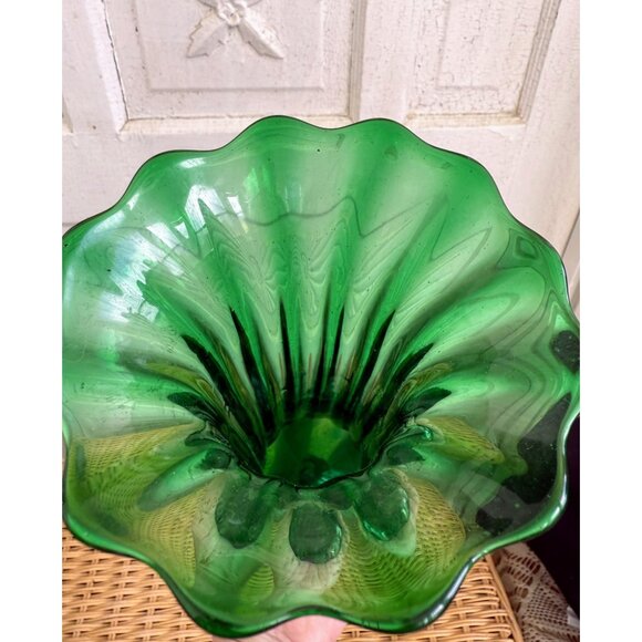 Antique Victorian Green Art Glass Fluted Flower Vase - Picture 4 of 15